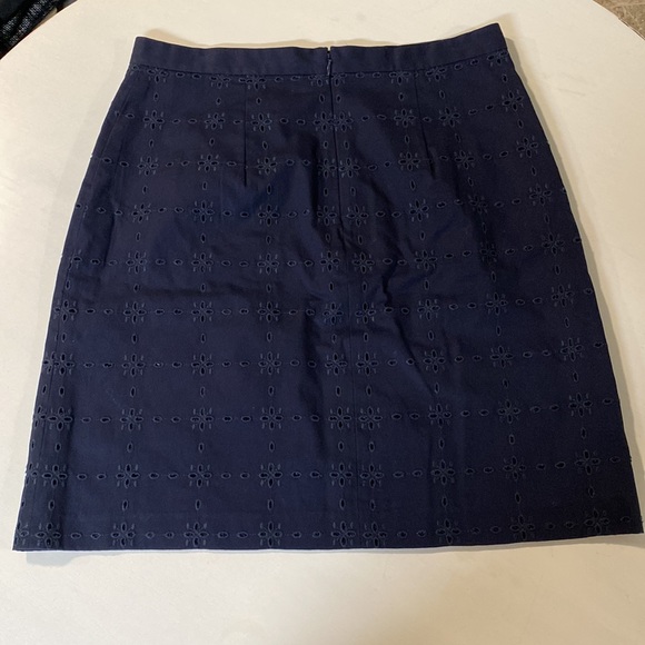 AnnTaylor NWT skirt. Size 8 Navy. - Picture 2 of 3